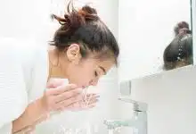 ما سبب جفاف الجلد؟ 7 أخطاء شائعة في ترطيب البشرة